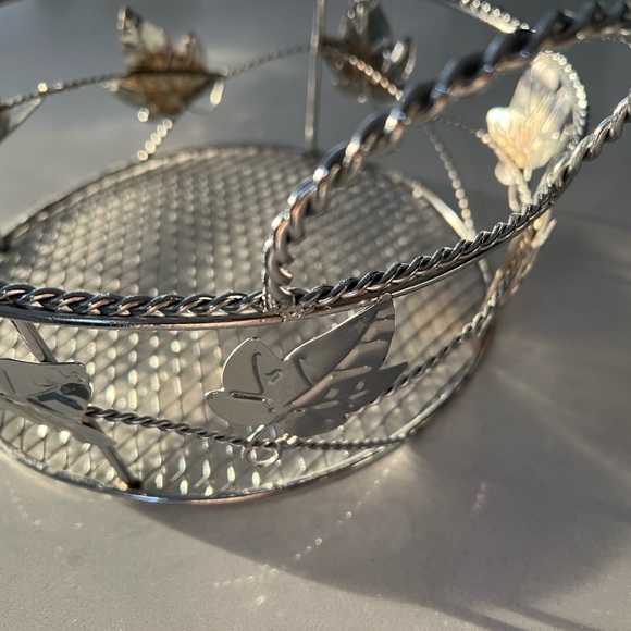 Silver Leaves Basket With Two Handles - Picture 4 of 8